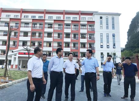 鄭俊康等柳州市領(lǐng)導(dǎo)到冶建公司承建項目調(diào)研